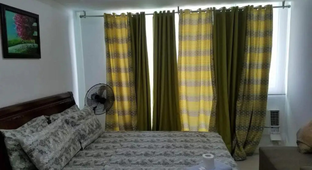 Апартаменты с балконом Manila Urban Resort at Azure