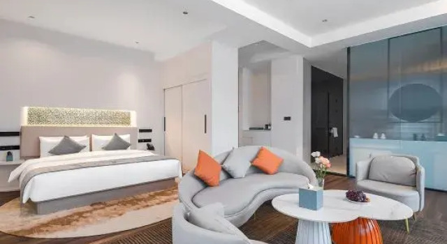 Люкс MeHood  R  ROYALSS HOTEL
