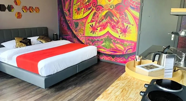 L'EVEIL, Rezervovat Hotel La Louviere 