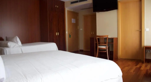Трёхместный номер Standard Hotel Parking Miradoiro de Belvís