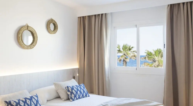 Апартаменты с балконом и с видом на море Apartamentos Ses Roquetes