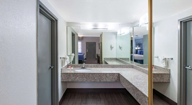 Days Inn and Suites Webster NASA-Clear Lake-Houston, Rezerwuj Mini-hotel Webster Houston