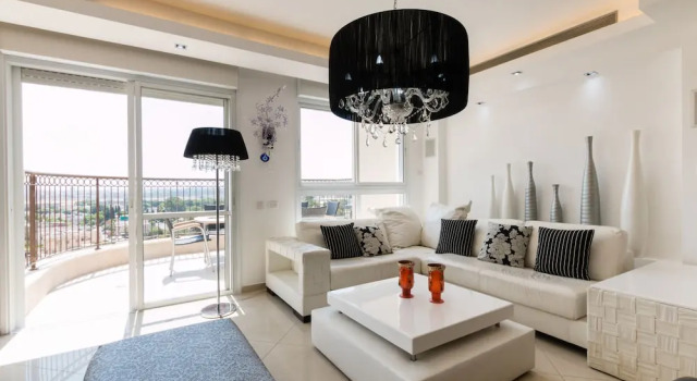 Апартаменты Luxury Apartment with Sauna, Hot Tub & Parking