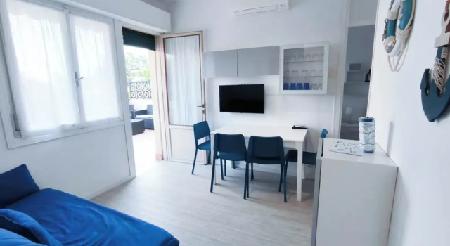 Apartment With Balcony and Pool Access, Забронировать Апартаменты/квартира Апартаменты Лидо ди Езоло, Апартаменты/квартира