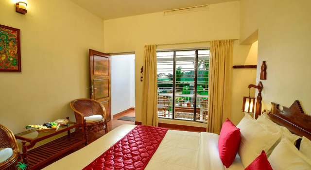 Номер Deluxe Beach and Lake Ayurvedic Resort, Kovalam