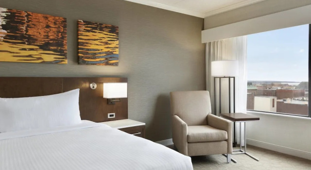 Четырёхместный номер Standard с видом на гавань Delta Hotels by Marriott Saint John