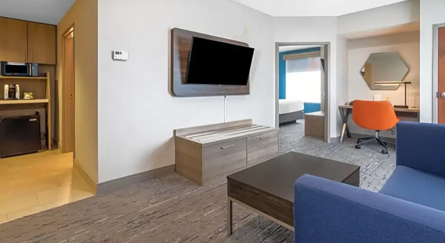 Люкс Executive с 2 комнатами Holiday Inn Express Crystal River by IHG