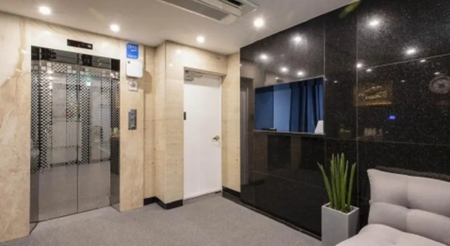 Seocho Dukkeobi Hotel, Забронировать Отель Сеочоку Сеул, рядом с Автовокзал Сеул Намбу