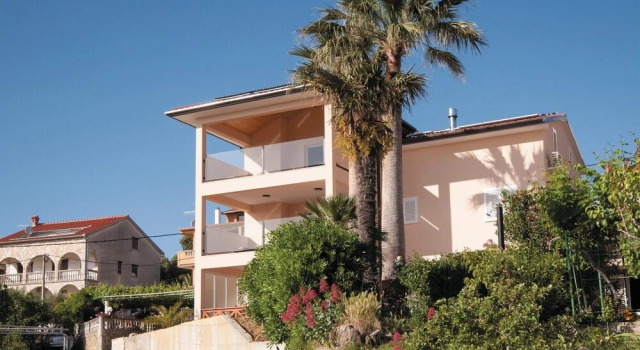 Beautiful Home in Supetarska Draga With Sauna, Wifi and 4 Bedrooms