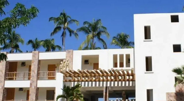 Akan Resort, Забронировать Курортный отель Отели Наярит с бассейном, Бассейн