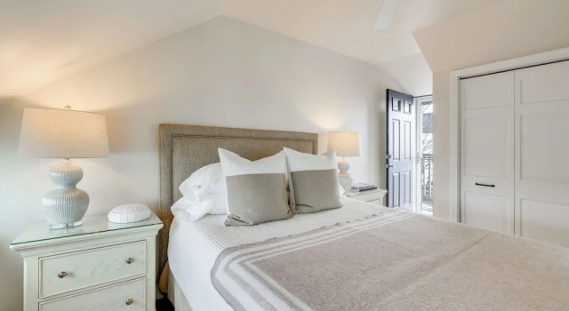 Spectacular Views! Oceanfront Unit in Provincetown, Забронировать Апартаменты/квартира Провинстаун Полуостров Кейп-Код, рядом с Provincetown Library