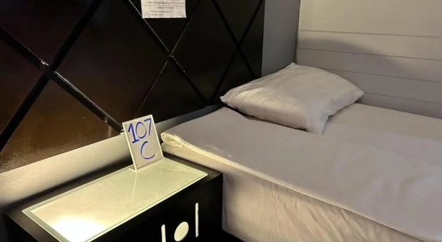 Кровать в общем номере Nest Boutique Resort