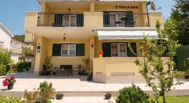 Villa Ana, Prenota Villa Hotel a Isole Quarnerine con parcheggio, Parcheggio