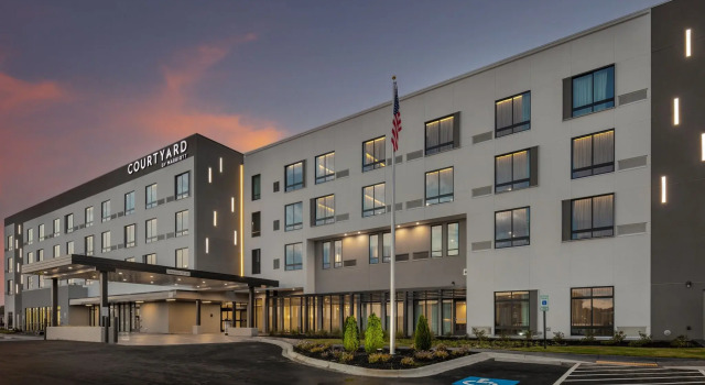 Courtyard by Marriott Conway, Boek Hotel Hotels in Missouri met zwembad, Zwembad