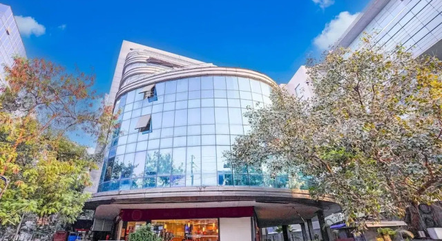 Luxurious Stays at Times Square Le Western Mumbai, Забронировать Дом для отпуска Виллы Мумбай, рядом с Международный аэропорт имени Чатрапати Шиваджи, терминал 2, Вилла