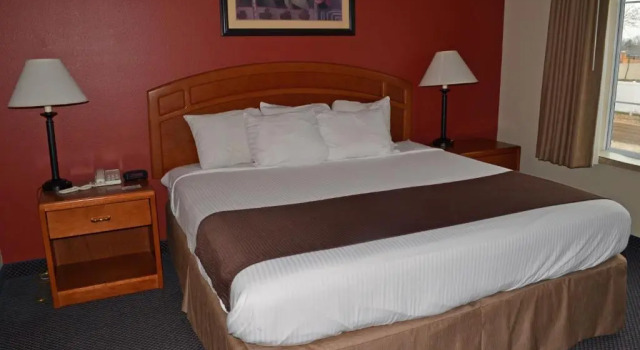 Двухместный люкс c 1 комнатой Paola Inn and Suites