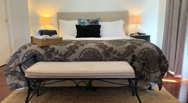 Country Mile Escape, Book Hotel Bonogin Queensland
