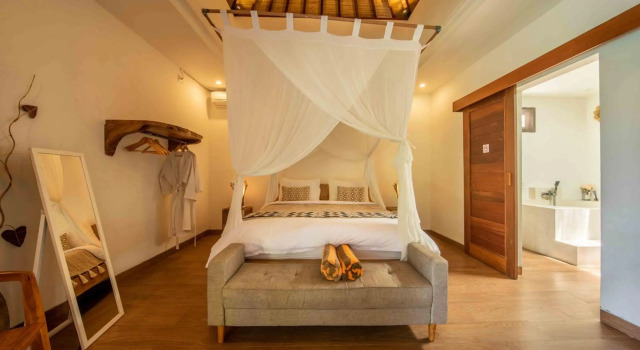 Elvano villa in heart of seminyak and near beach