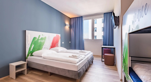 Четырёхместный номер Отель a&o Hostel Venezia Mestre