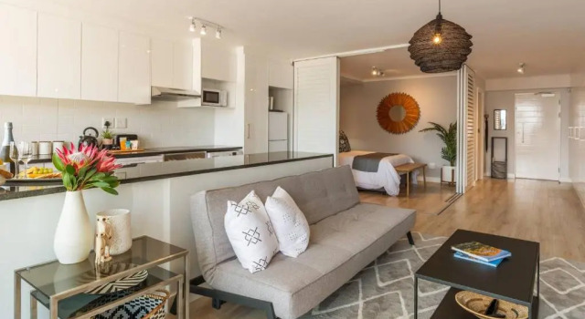 Mondaine Central Luxurious Spacious And Trendy, Забронировать Отель Отели Cape Peninsula с бассейном, Бассейн