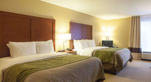 Четырёхместный номер Standard Quality Inn & Suites I-40 East