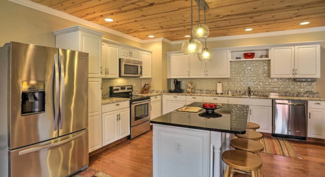 Коттедж Cheerful Tiffin Digs in the Heart of Downtown