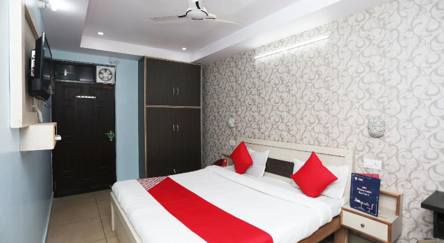 OYO 19192 Hotel New Metro, Забронировать Отель Alambagh штат Уттар-Прадеш