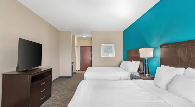 Четырёхместный номер Standard Best Western Plus Hiawatha Hotel