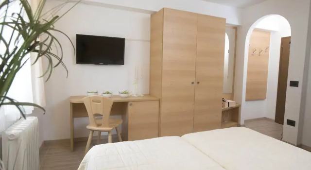 Sport Hotel Enrosadira, Забронировать Отель Отели Кампитело с завтраком, рядом с Горнолыжный склон Кол Роделла, Завтраки