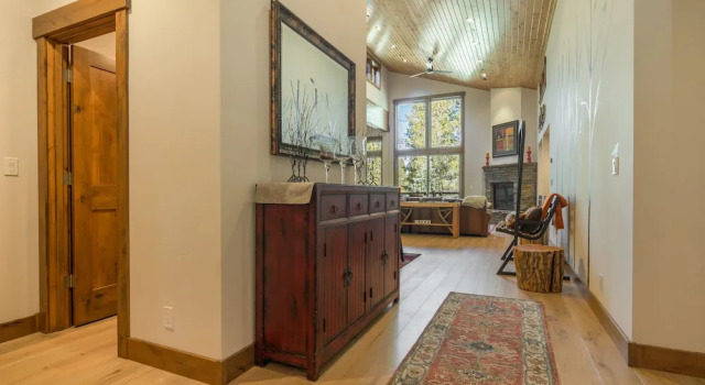 Sawtooth by Avantstay Spacious Pine Tree Cabin w/ Hot Tub, Забронировать Дом для отпуска Траки Скво-Вэлли, рядом с Гольф-клуб Tahoe Donner