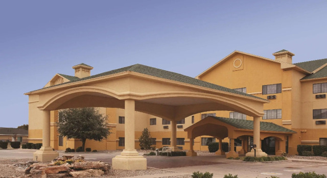Люкс Comfort Suites Clovis North