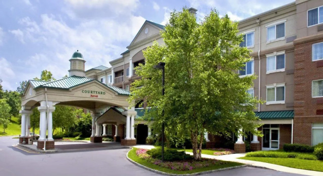 Courtyard Basking Ridge, Забронировать Отель Баскин-Ридж North Jersey