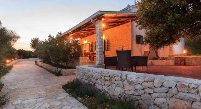 Коттедж Beachfront Luxury Villa w. Pool & Large Garden
