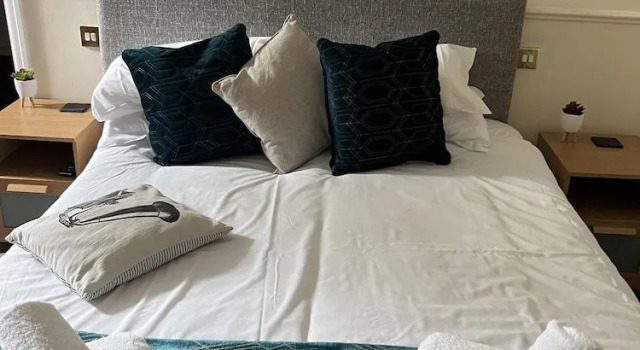 The Egerton Arms, Buchen Sie Hotel Broxton England