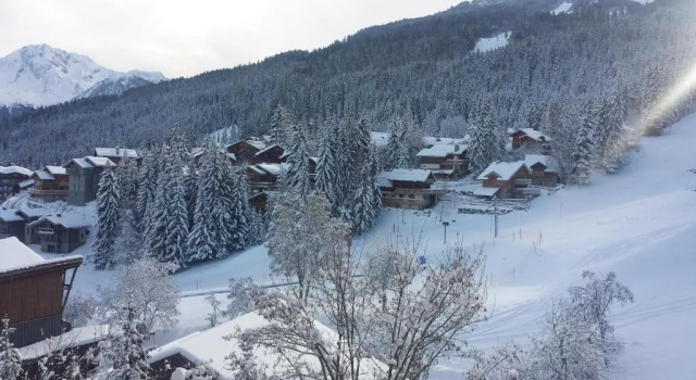 Апартаменты Appartement en résidence skis aux pieds avec sauna