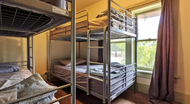 Кровать в общем номере (женский номер) Bunk & Brew Historic Lucas House - Hostel