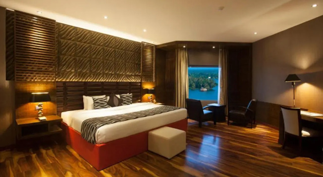 Люкс с видом на озеро Ramada by Wyndham Alleppey
