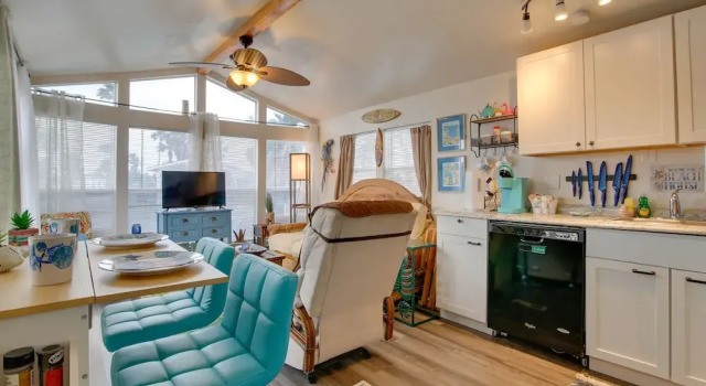 Коттедж c 1 комнатой Furnished Deck: Waterfront Port Isabel Cottage!