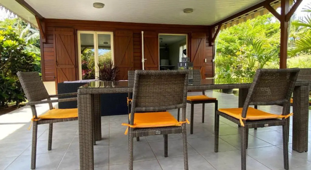 Maison de 2 chambres avec piscine partagee jardin amenage et wifi a Le Robert, Rezervovat Hotel Le Robert La Trinite