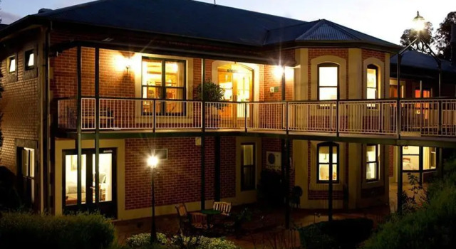 Кровать в общем номере Clare Country Club