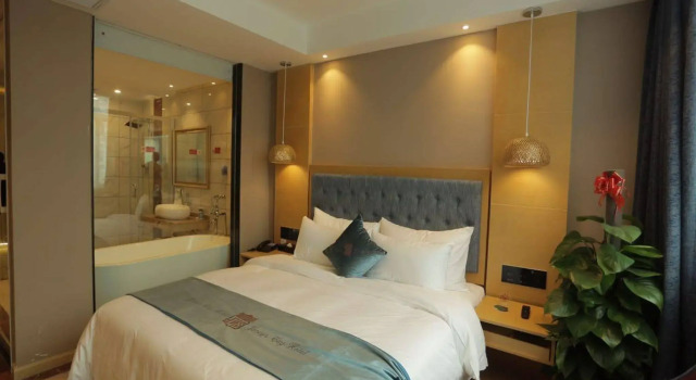 Ease Hotel (Shenzhen Huaqiangbei Yannan Metro Station)