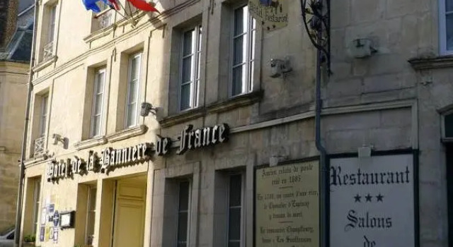 Трёхместный номер Standard Hôtel De La Banniere De France
