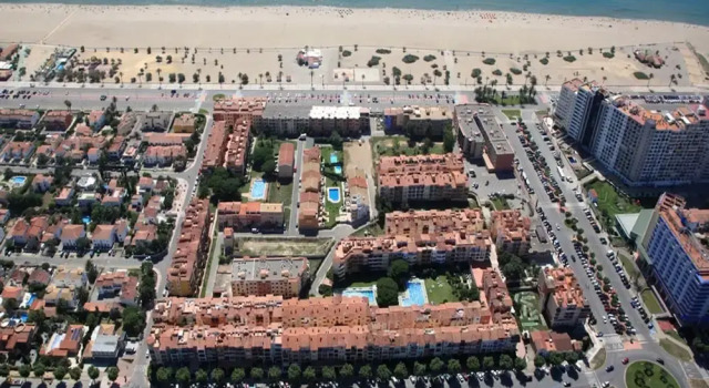 Апартаменты Beachfront Apartment in Empuriabrava With Pool