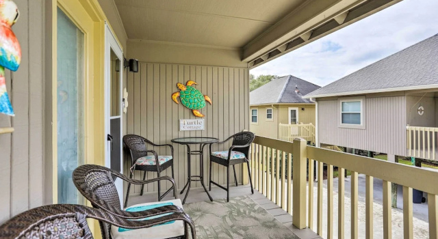Коттедж с 2 комнатами с балконом Walk to Beach: Dog-friendly Myrtle Beach Cottage!