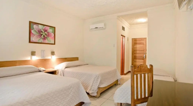 Двухместный номер Standard с балконом и с красивым видом из окна Hotel Boyeros