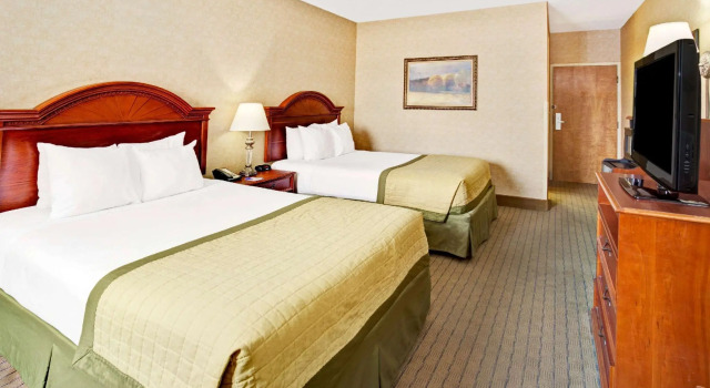 Четырёхместный номер Standard Baymont by Wyndham Indianapolis West