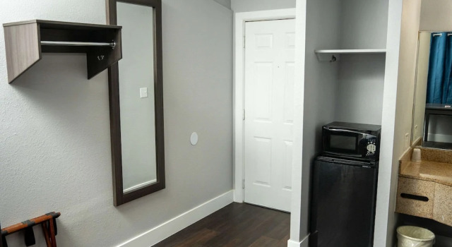 Двухместный номер Standard с балконом Econo Lodge Clarks Summit - Scranton