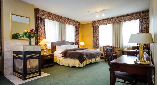 Двухместный семейный люкс Peterborough Inn & Suites Hotel