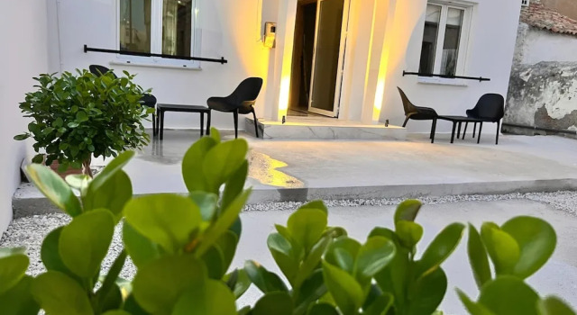 Полулюкс Perla Coco Jacuzzi Suites