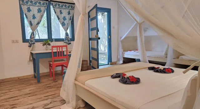 Четырёхместное бунгало Paje By Night Bungalows